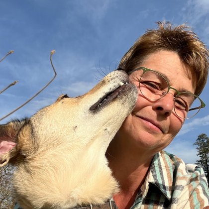 Kerstin Hartwigsen in ihrer Tierheilpraxis im Odenwald
