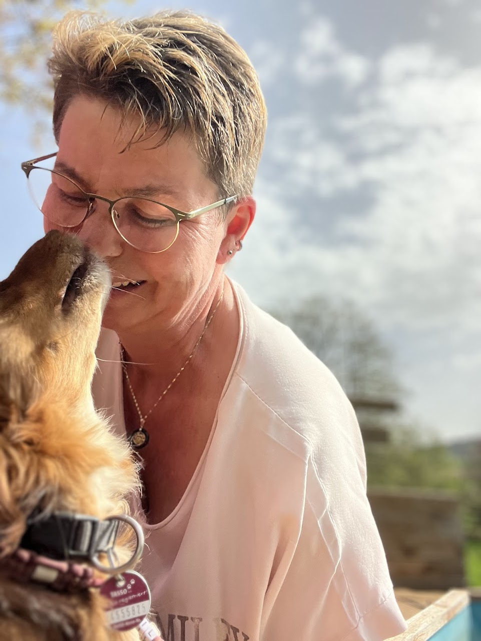 Kerstin Hartwigsen mit Nila – Frequenzii, Kerstin in der Hosentasche